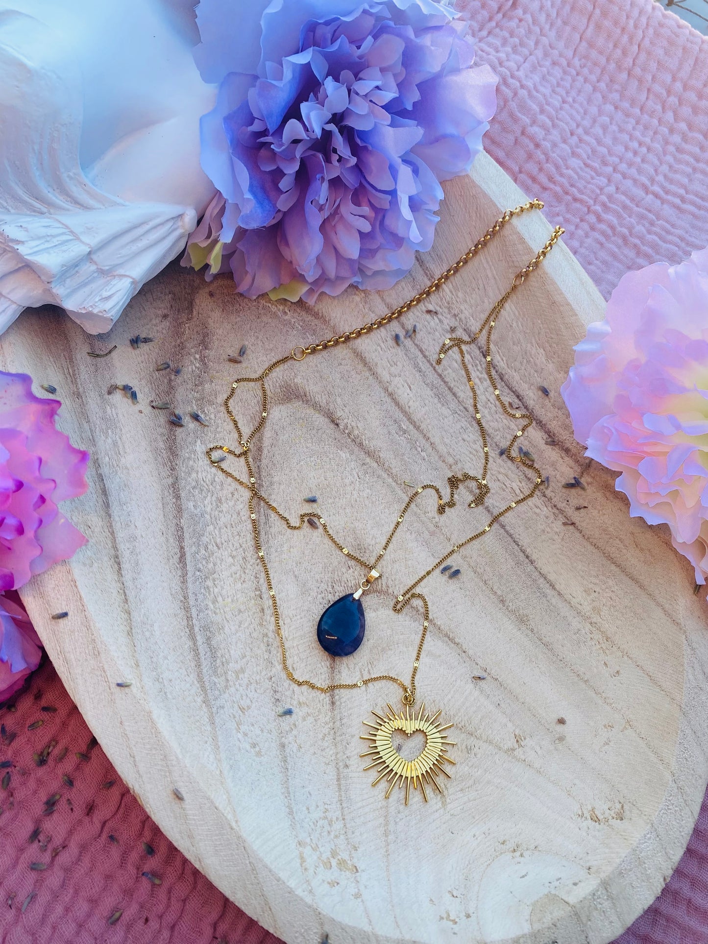 Collier Sémélé en fluorite naturelle avec pendentif cœur doré